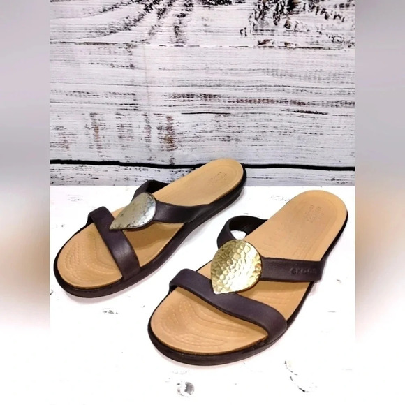 Crocs Sanrah Teardrop‎ Sandals Brown Gold Embellishment Style 204007 Size 7 - Picture 1 of 4